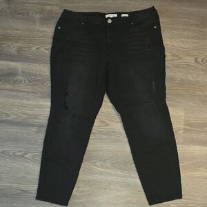 Beautiful Soul Women's Black Distressed Ankle Jeans 115